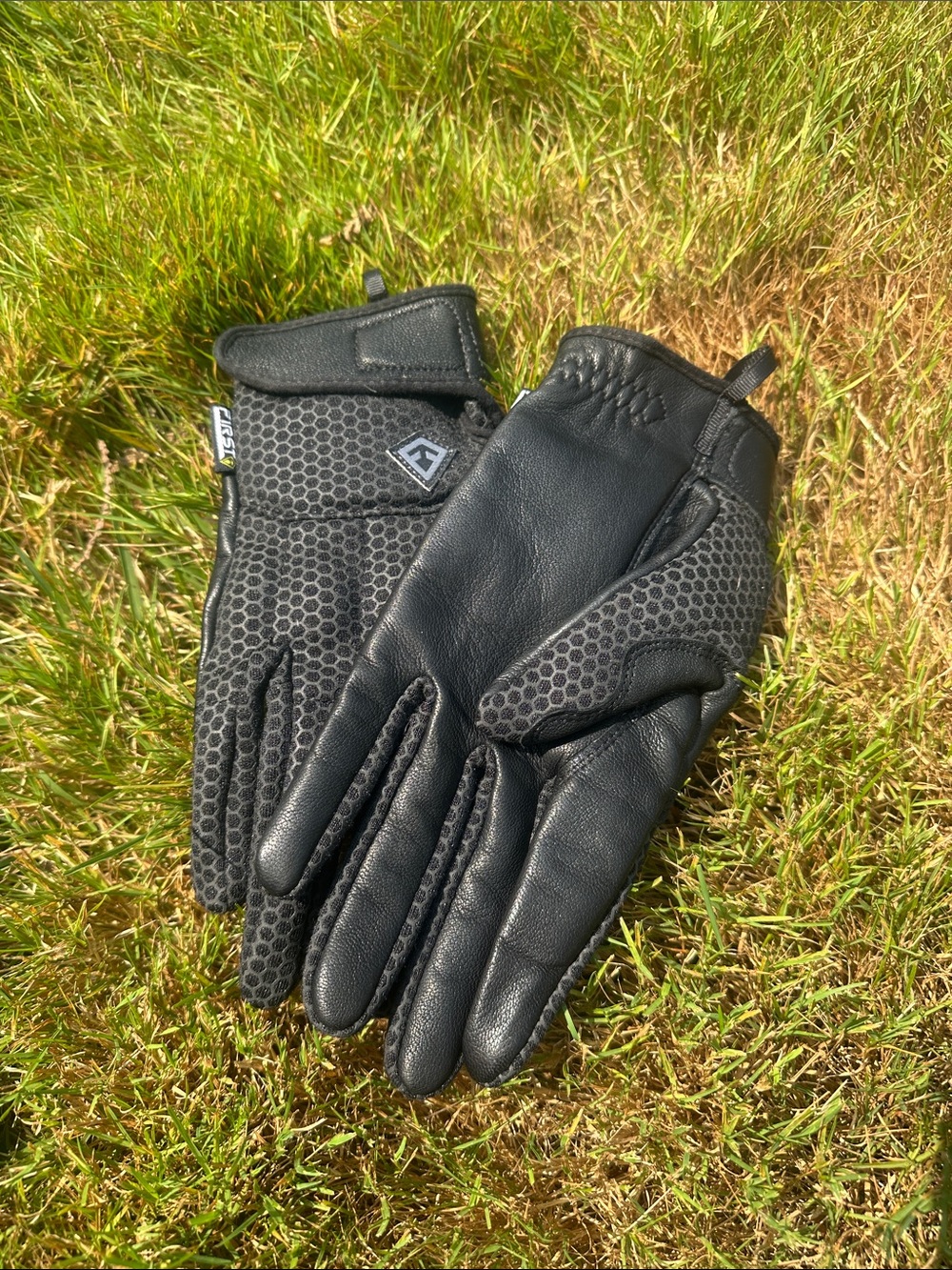 Men's Black Hex-Textured Leather Grip Gloves